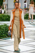 トリー バーチ 2020年春夏コレクション - ダイアナ妃にオマージュを捧げて｜写真25