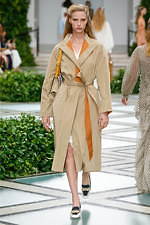 トリー バーチ 2020年春夏コレクション - ダイアナ妃にオマージュを捧げて｜写真33