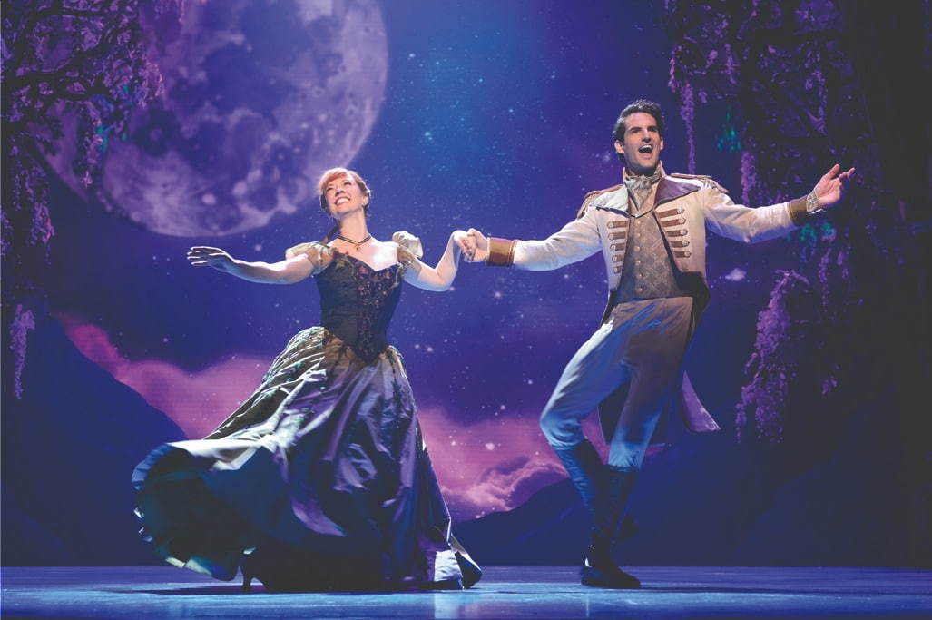 Patti Murin (Anna) and John Riddle (Hans) in FROZEN. Photo by Deen van Meer
©Disney 海外公演より