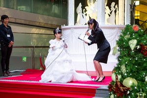 表参道ヒルズがディズニームード、クリスタル巨大ツリーが点灯！プリンセス芦田愛菜も登場｜写真4