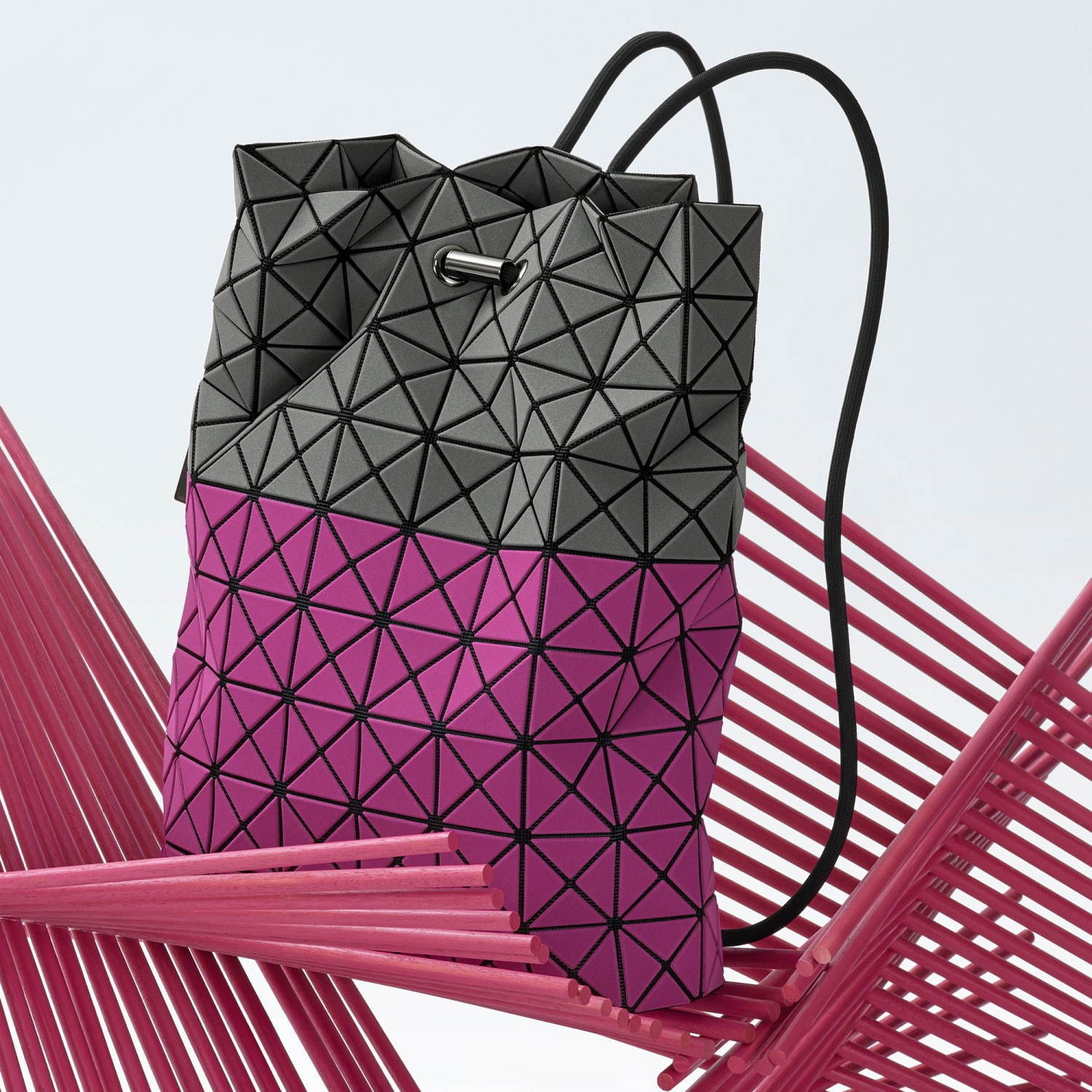 BAO BAO ISSEY MIYAKE 19年秋冬新作 - “トラック”着想のマルチカラーバッグ｜写真13