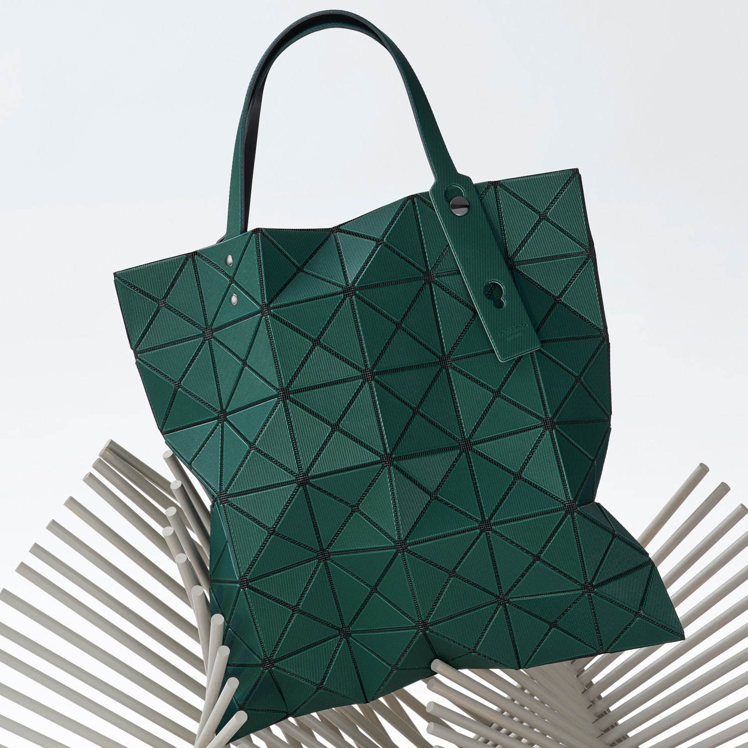 BAO BAO ISSEY MIYAKE 19年秋冬新作 - “トラック”着想のマルチカラーバッグ｜写真7