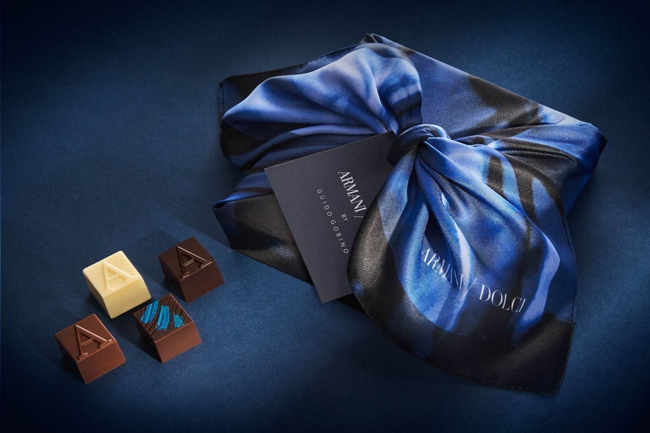 アルマーニ/ドルチ、“スカーフ”で包んだ限定チョコレートボックス - 4種のプラリネをアソート