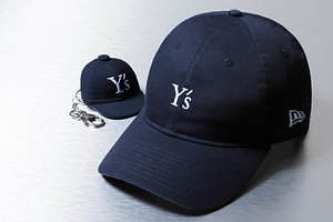 Y'sのニューエラキャップ＆ロゴフーディー - 桐島ローランドのアートプロジェクト限定アイテム｜写真1