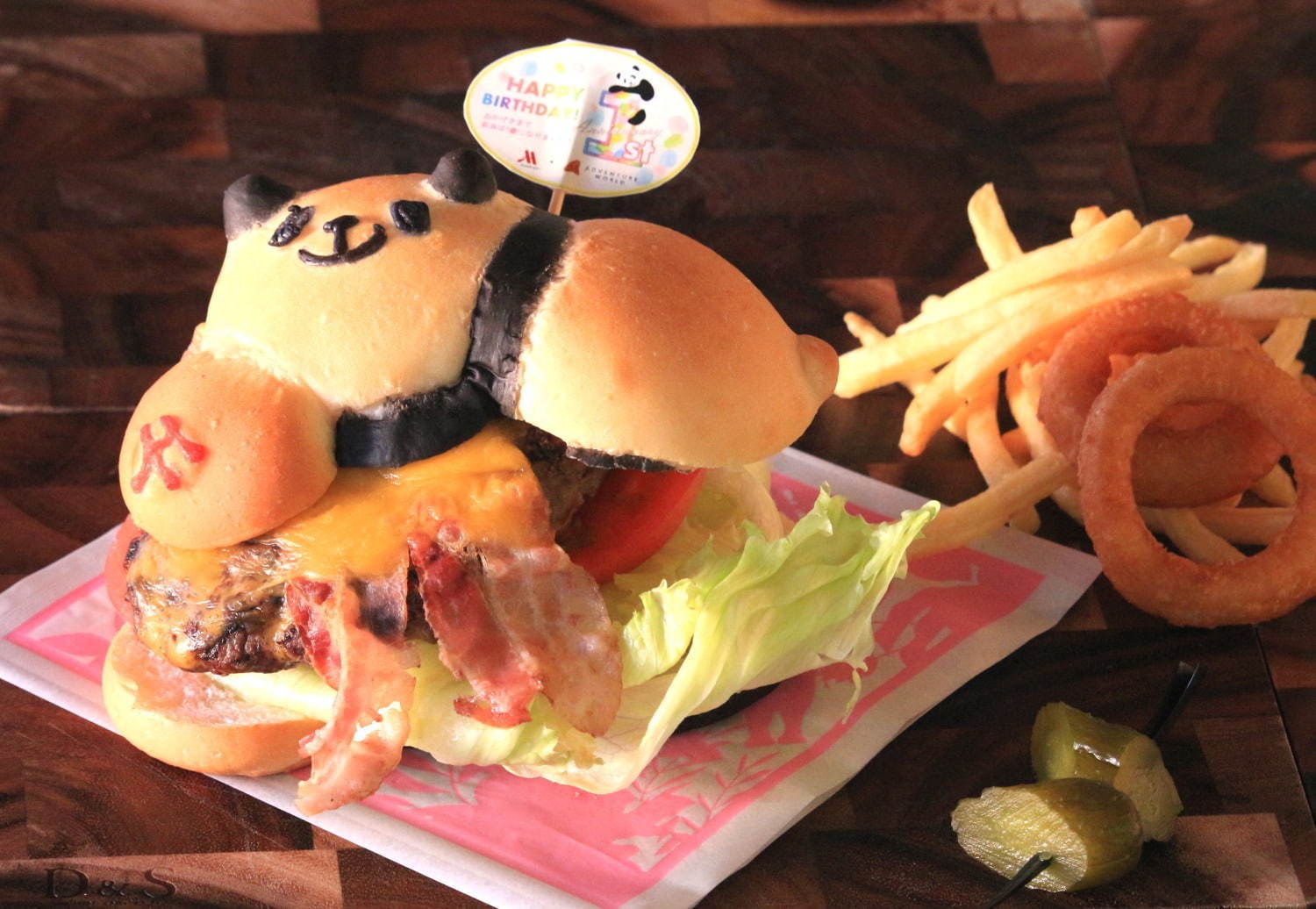 ボールで遊ぶ“パンダ”のハンバーガーが南紀白浜マリオットホテルで提供｜写真2