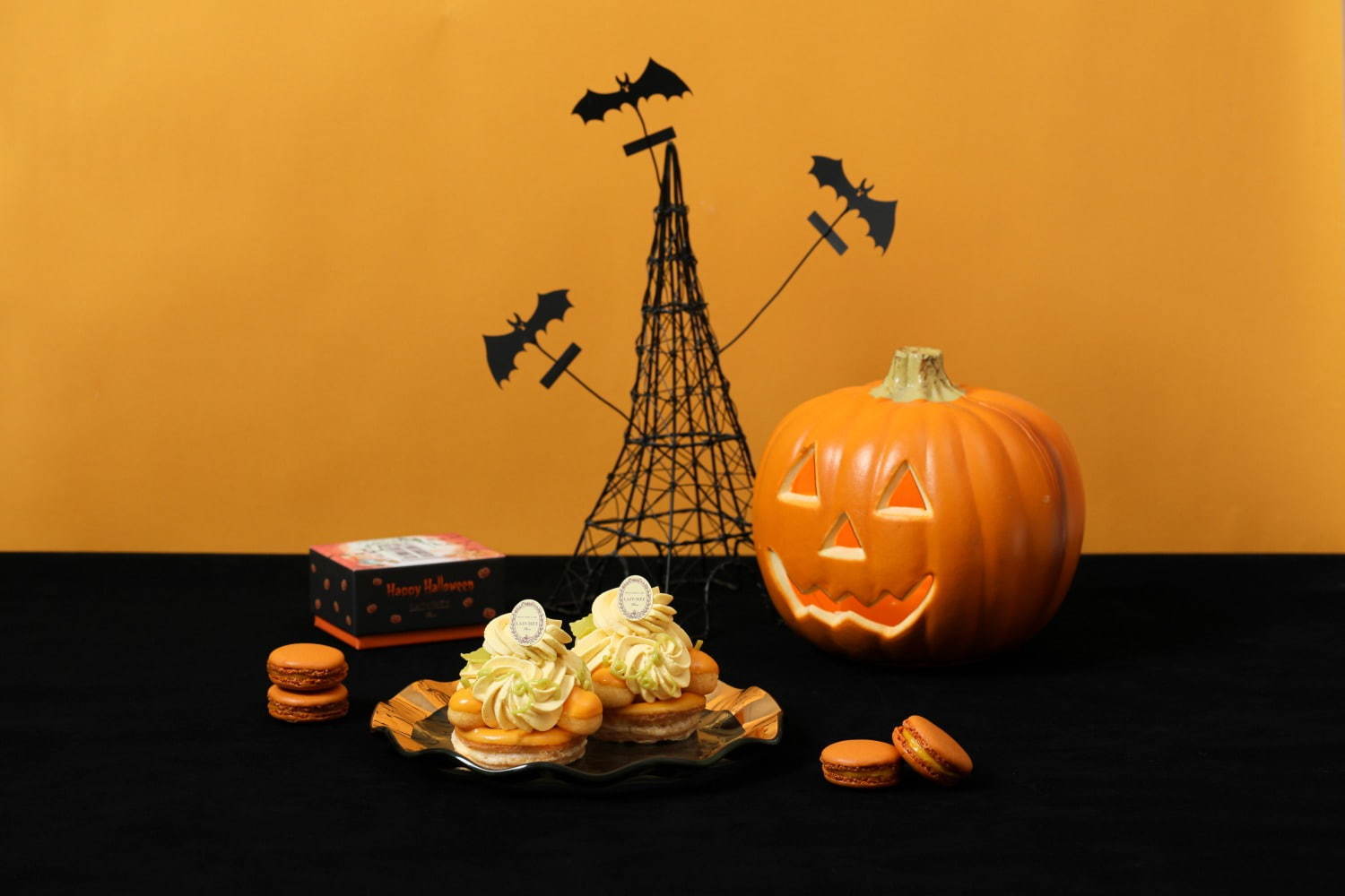 ラデュレのハロウィン オレンジやパンプキン風味の限定マカロン サツマイモクリームのモンブランも ファッションプレス