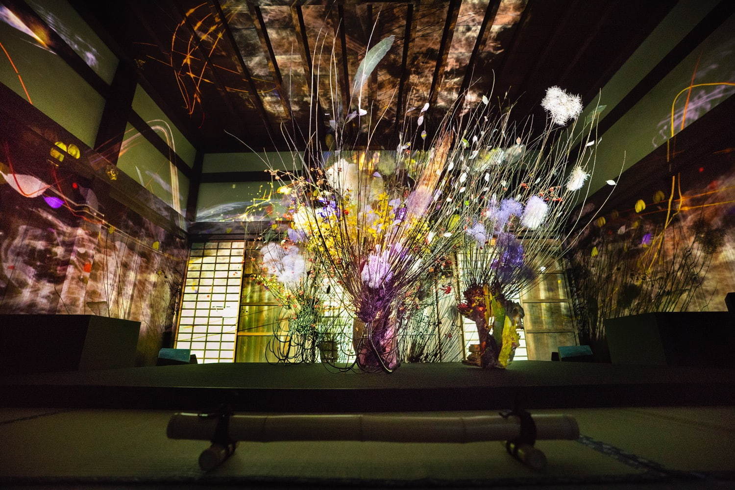 花の体感型アート展「フラワーズ バイ ネイキッド」京都・二条城で、“鳳凰”がテーマ｜写真7