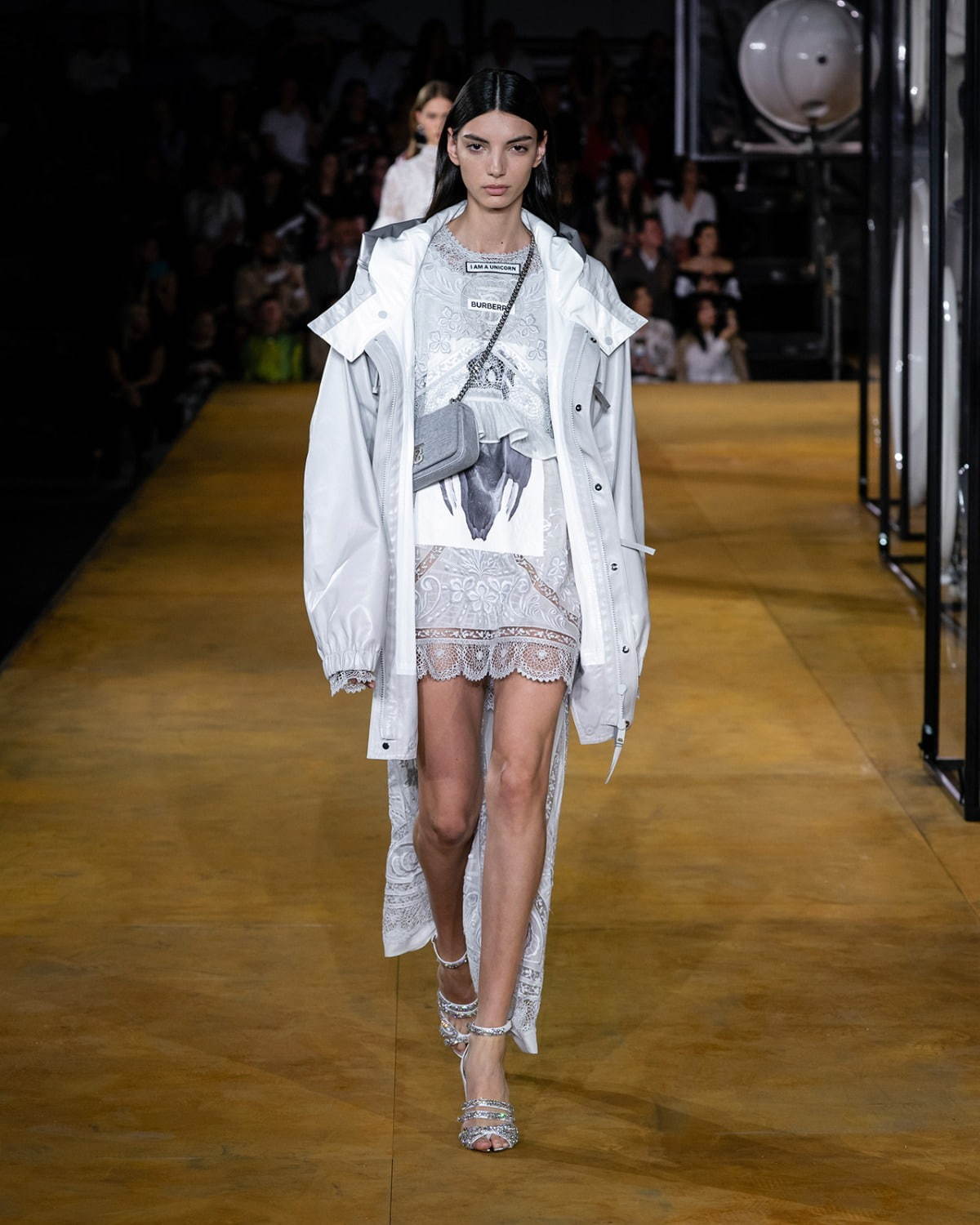 バーバリー 2020年春夏｜female レインコート