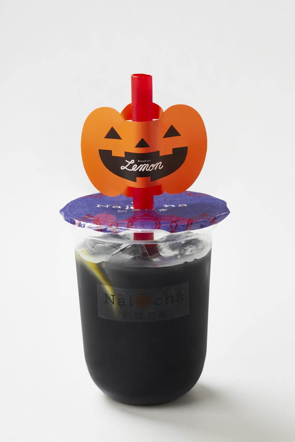 パンケーキ専門店バター「秋の味覚 焦がしハロウィンパンケーキ」紫芋のクリームのおばけをトッピング | 写真