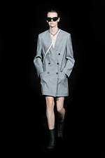 バレンシアガ 大丸心斎橋 リオープン、ウィメンズ＆メンズのウェアやシューズ｜写真1