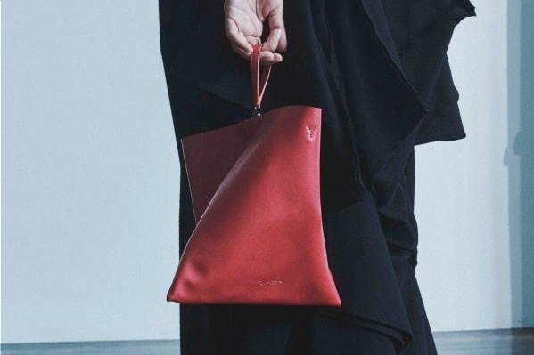 ディスコード ヨウジヤマモト“テトラポット”型バッグ「テトラ」に新色、ギンザ シックス限定で