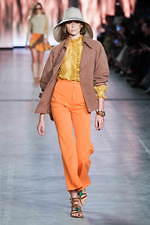 アルベルタ フェレッティ 2020年春夏コレクション - “エレガンス”を身に纏う女性の日常｜写真1