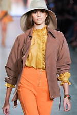 アルベルタ フェレッティ 2020年春夏コレクション - “エレガンス”を身に纏う女性の日常｜写真2