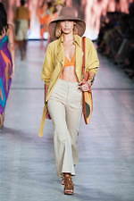 アルベルタ フェレッティ 2020年春夏コレクション - “エレガンス”を身に纏う女性の日常｜写真17