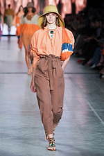 アルベルタ フェレッティ 2020年春夏コレクション - “エレガンス”を身に纏う女性の日常｜写真20