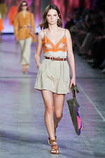 アルベルタ フェレッティ 2020年春夏コレクション - “エレガンス”を身に纏う女性の日常｜写真24