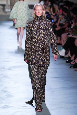ヌメロ ヴェントゥーノ 2020年春夏ウィメンズコレクション - 花が導いた軽快なリズム｜写真3