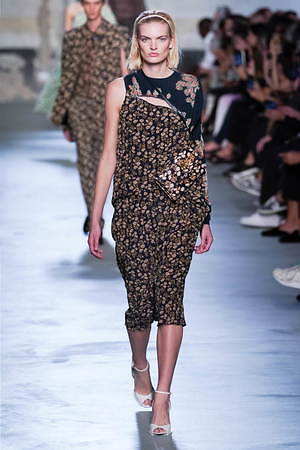 ヌメロ ヴェントゥーノ 2020年春夏ウィメンズコレクション - 花が導いた軽快なリズム｜写真10