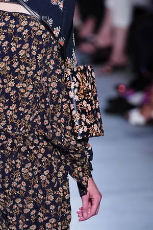 ヌメロ ヴェントゥーノ 2020年春夏ウィメンズコレクション - 花が導いた軽快なリズム｜写真11