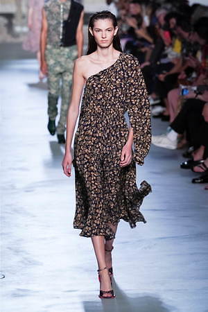 ヌメロ ヴェントゥーノ 2020年春夏ウィメンズコレクション - 花が導いた軽快なリズム｜写真17