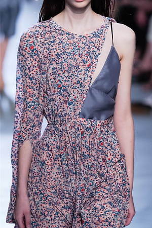 ヌメロ ヴェントゥーノ 2020年春夏ウィメンズコレクション - 花が導いた軽快なリズム｜写真19