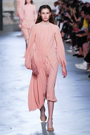 ヌメロ ヴェントゥーノ 2020年春夏ウィメンズコレクション - 花が導いた軽快なリズム｜写真22