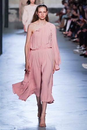 ヌメロ ヴェントゥーノ 2020年春夏ウィメンズコレクション - 花が導いた軽快なリズム｜写真24