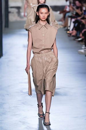 ヌメロ ヴェントゥーノ 2020年春夏ウィメンズコレクション - 花が導いた軽快なリズム｜写真27