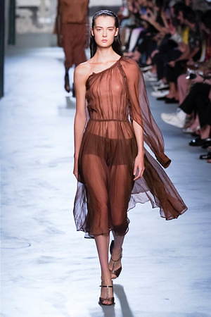 ヌメロ ヴェントゥーノ 2020年春夏ウィメンズコレクション - 花が導いた軽快なリズム｜写真32