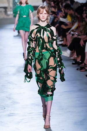 ヌメロ ヴェントゥーノ 2020年春夏ウィメンズコレクション - 花が導いた軽快なリズム｜写真35