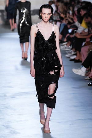 ヌメロ ヴェントゥーノ 2020年春夏ウィメンズコレクション - 花が導いた軽快なリズム｜写真47
