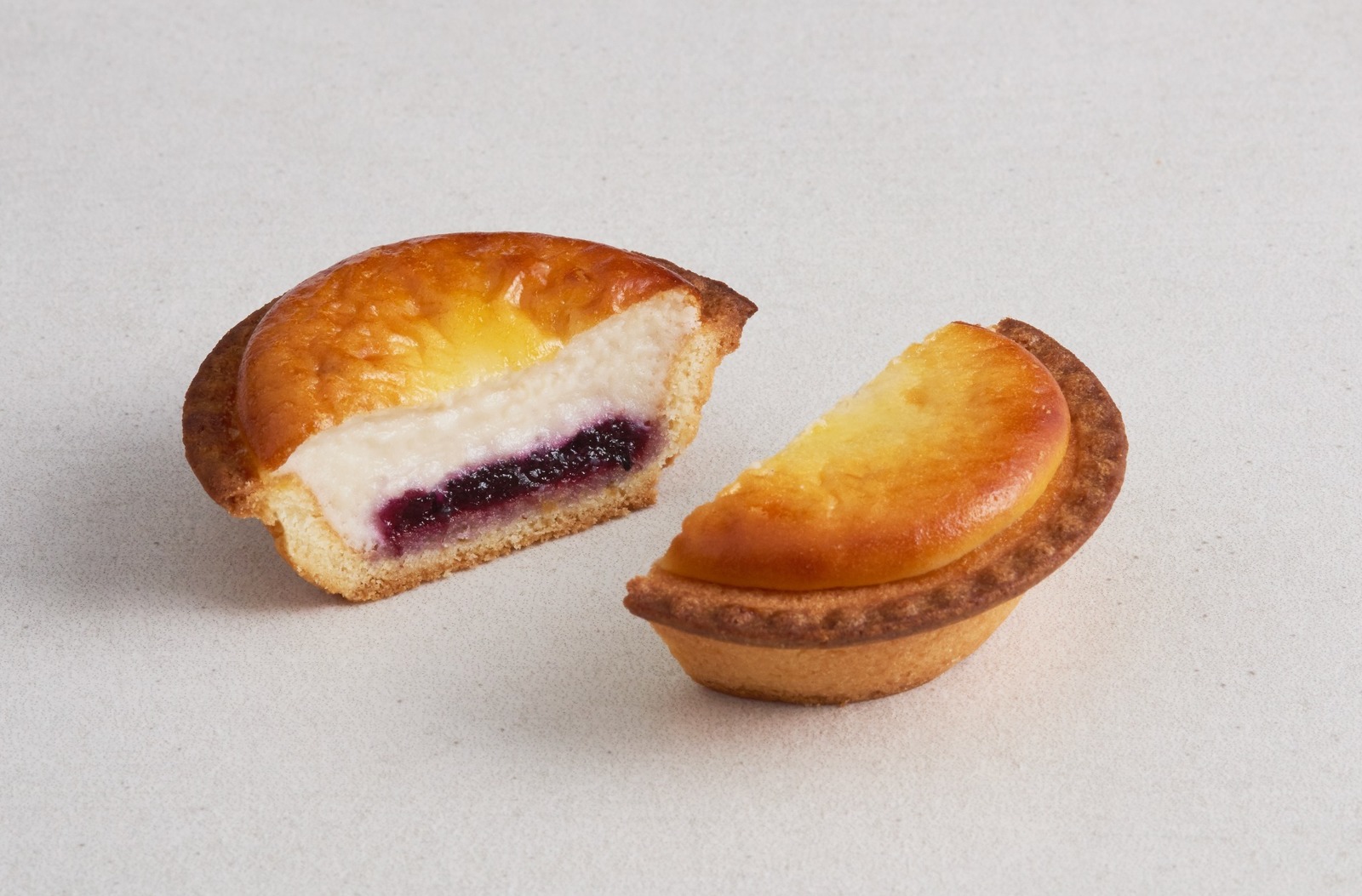 ベイク チーズタルト(BAKE CHEESE TART) 焼きたて ブルーベリーチーズタルト｜写真4