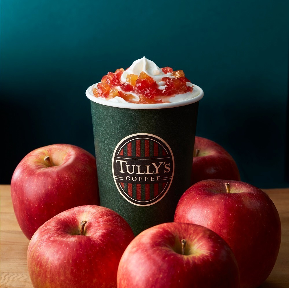 タリーズコーヒー“かぼちゃづくし”「塩キャラメルパンプキンラテ」＆りんごのロイヤルミルクティー | 写真