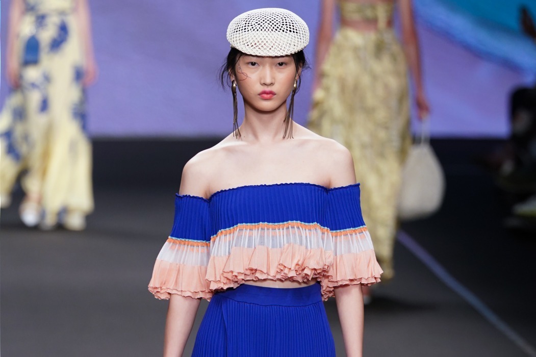 オフショルダー｜アンテプリマ 2020年春夏コレクション - 心躍るリゾートタイム