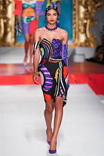 モスキーノ 2020年春夏コレクション - 額縁から飛び出す！？アートの主役たち｜写真5