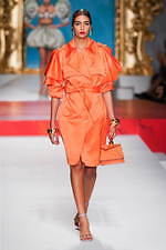 モスキーノ 2020年春夏コレクション - 額縁から飛び出す！？アートの主役たち｜写真14