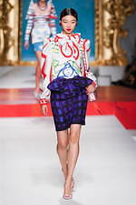 モスキーノ 2020年春夏コレクション - 額縁から飛び出す！？アートの主役たち｜写真25