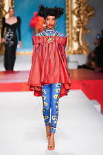 モスキーノ 2020年春夏コレクション - 額縁から飛び出す！？アートの主役たち｜写真34