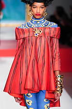 モスキーノ 2020年春夏コレクション - 額縁から飛び出す！？アートの主役たち｜写真35