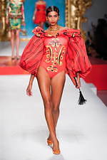 モスキーノ 2020年春夏コレクション - 額縁から飛び出す！？アートの主役たち｜写真38