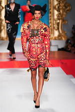 モスキーノ 2020年春夏コレクション - 額縁から飛び出す！？アートの主役たち｜写真43