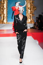 モスキーノ 2020年春夏コレクション - 額縁から飛び出す！？アートの主役たち｜写真45