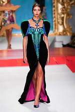 モスキーノ 2020年春夏コレクション - 額縁から飛び出す！？アートの主役たち｜写真52