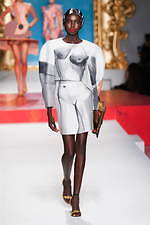 モスキーノ 2020年春夏コレクション - 額縁から飛び出す！？アートの主役たち｜写真58