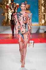 モスキーノ 2020年春夏コレクション - 額縁から飛び出す！？アートの主役たち｜写真60