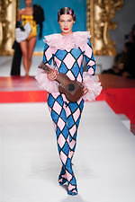 モスキーノ 2020年春夏コレクション - 額縁から飛び出す！？アートの主役たち｜写真63