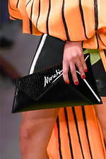 モスキーノ 2020年春夏コレクション - 額縁から飛び出す！？アートの主役たち｜写真72