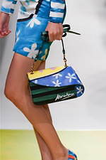 モスキーノ 2020年春夏コレクション - 額縁から飛び出す！？アートの主役たち｜写真73