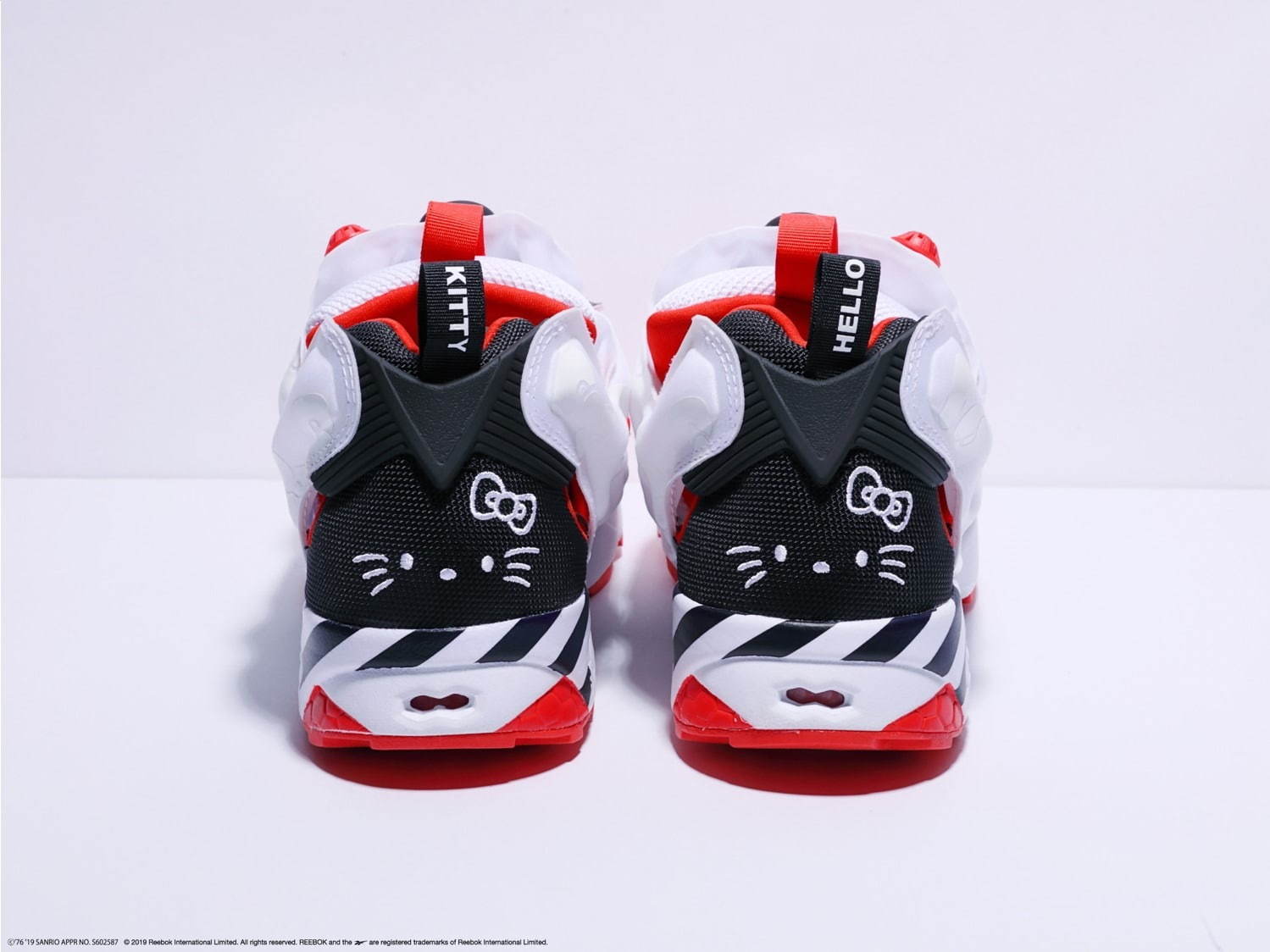 ハローキティ　リーボック　Reebok　コラボスニーカー　PUMP FURY