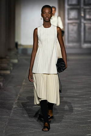 JIL SANDER ジルサンダー ココア色のフェミニンスカート　イタリア製 JIL SANDER ジルサンダー ココア色のフェミニンスカートイタリア製